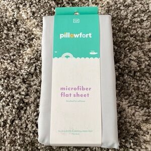 Pillowfort light gray full flat sheet